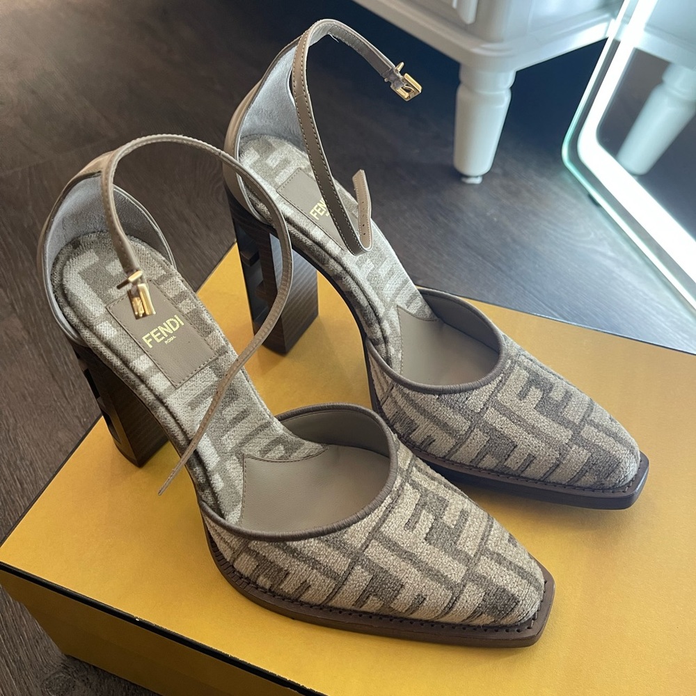 Size 36.5 Chenille Jacquard FF Cut Baguette Slingback Ankle Strap Pumps
